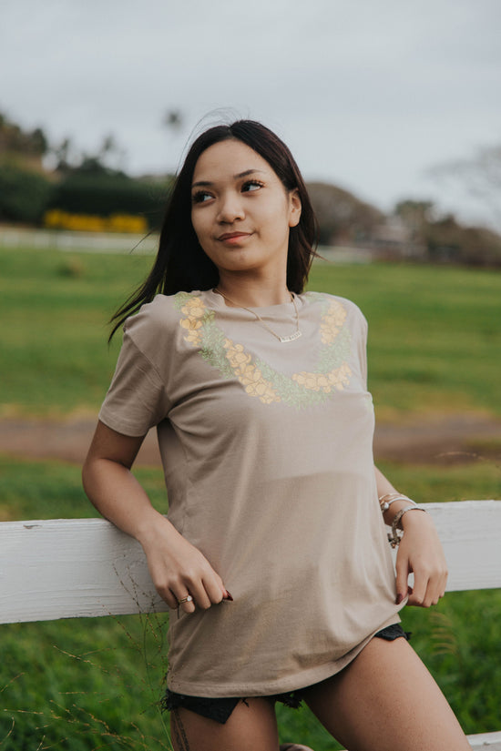 TWISTED LEI Tee